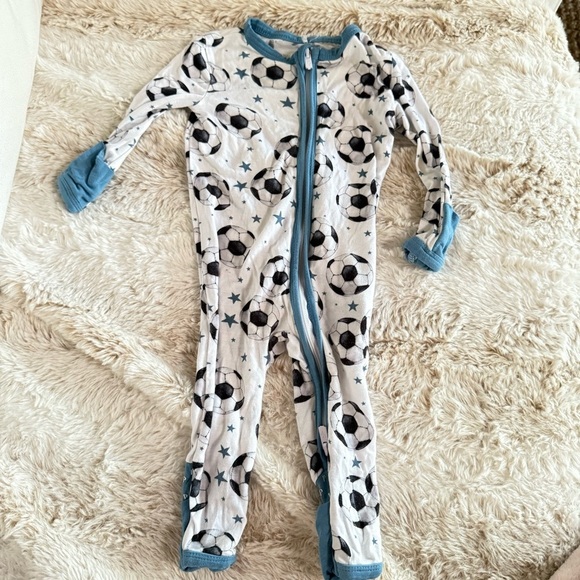 Posh Peanut Convertible Zip One Piece Soccer Print Size 0-3 Months - Picture 2 of 5